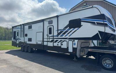 2022 Keystone Fuzion 428 5th Wheel Toy Hauler – ASKING: $64,950.00
